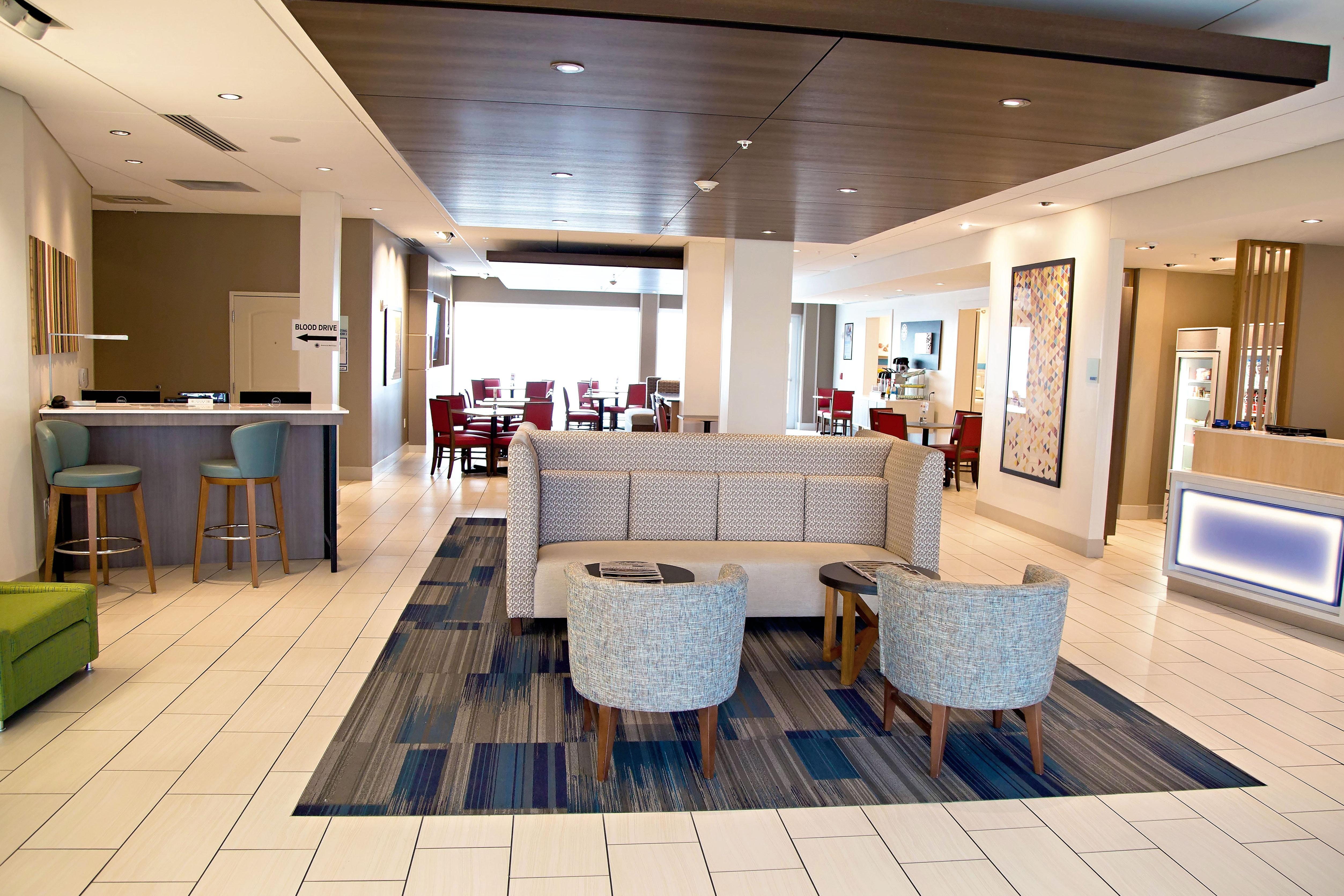 Holiday Inn Express & Suites Great Bend By Ihg Exterior photo