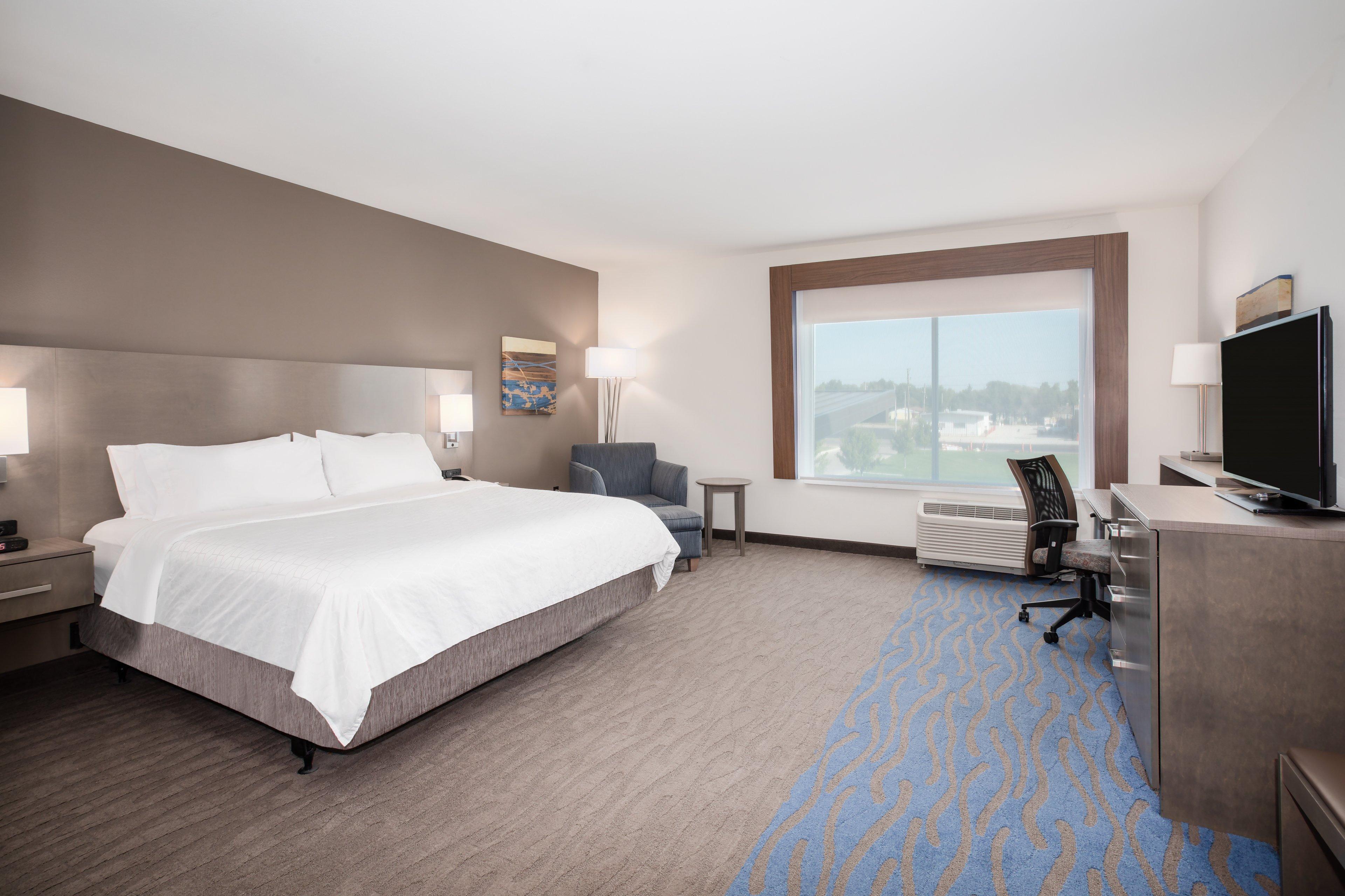 Holiday Inn Express & Suites Great Bend By Ihg Exterior photo