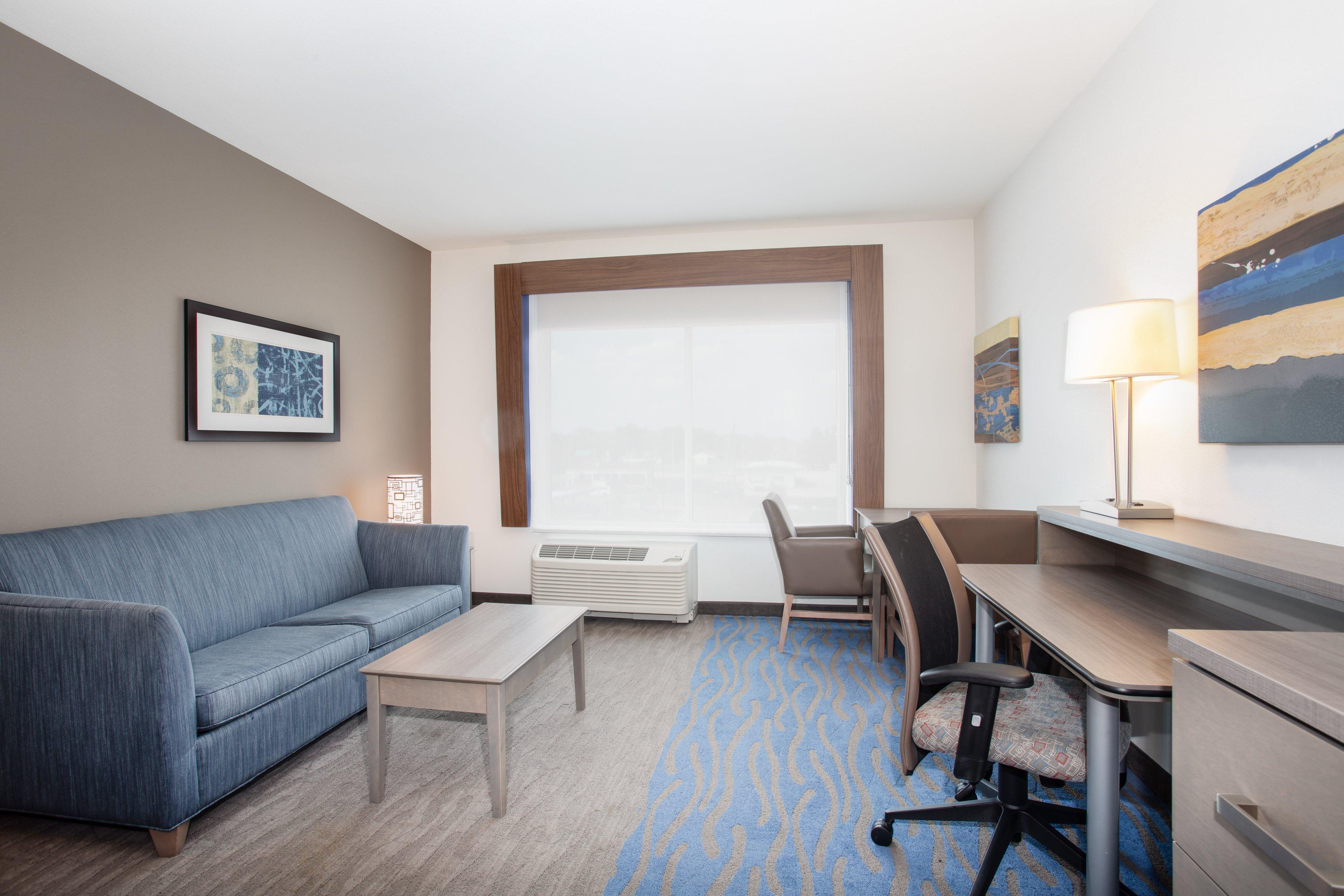 Holiday Inn Express & Suites Great Bend By Ihg Exterior photo