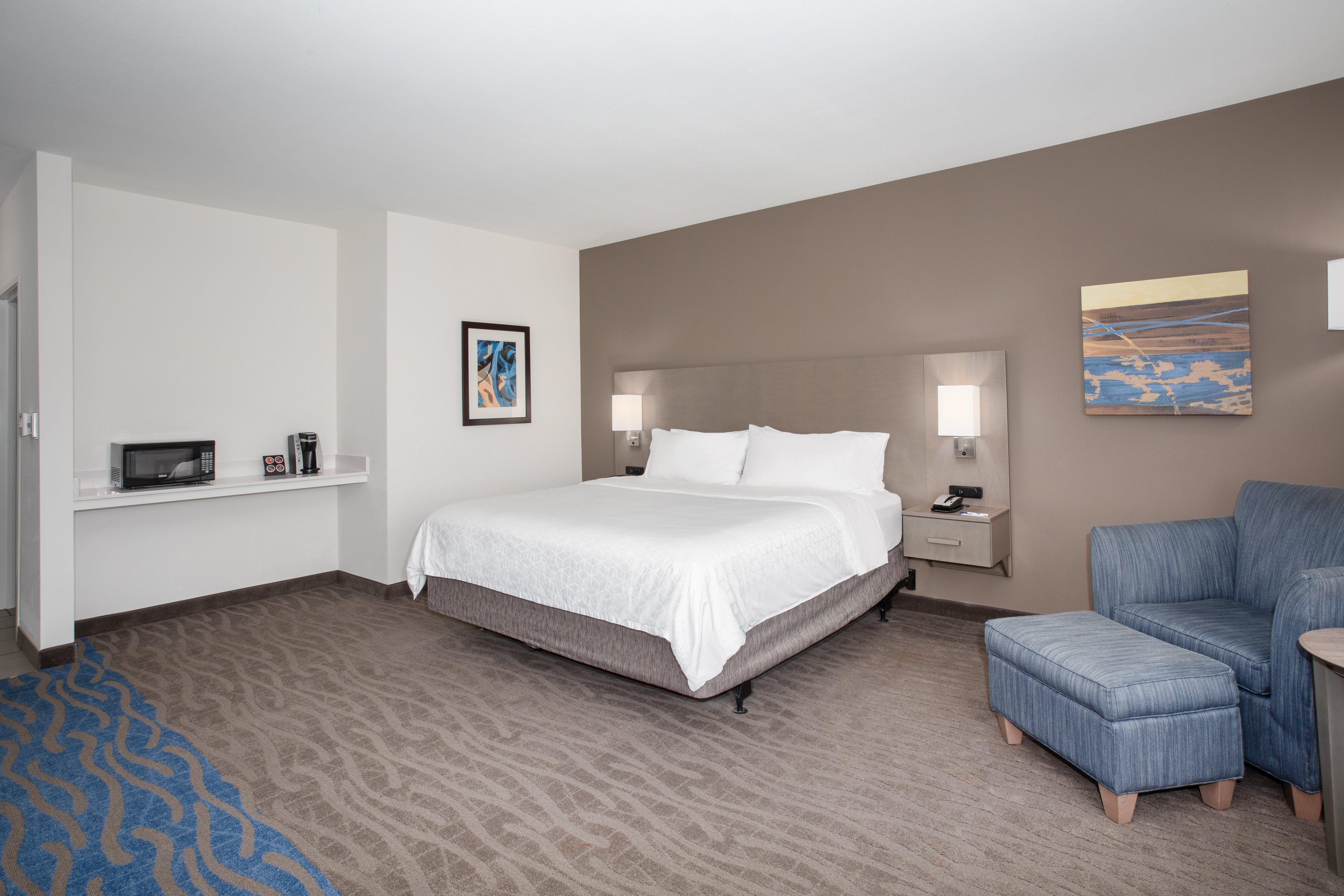 Holiday Inn Express & Suites Great Bend By Ihg Exterior photo