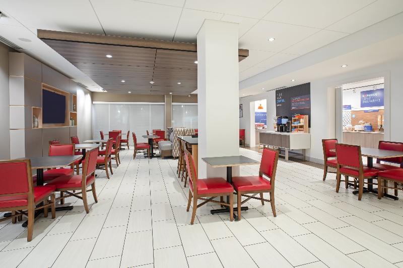 Holiday Inn Express & Suites Great Bend By Ihg Exterior photo